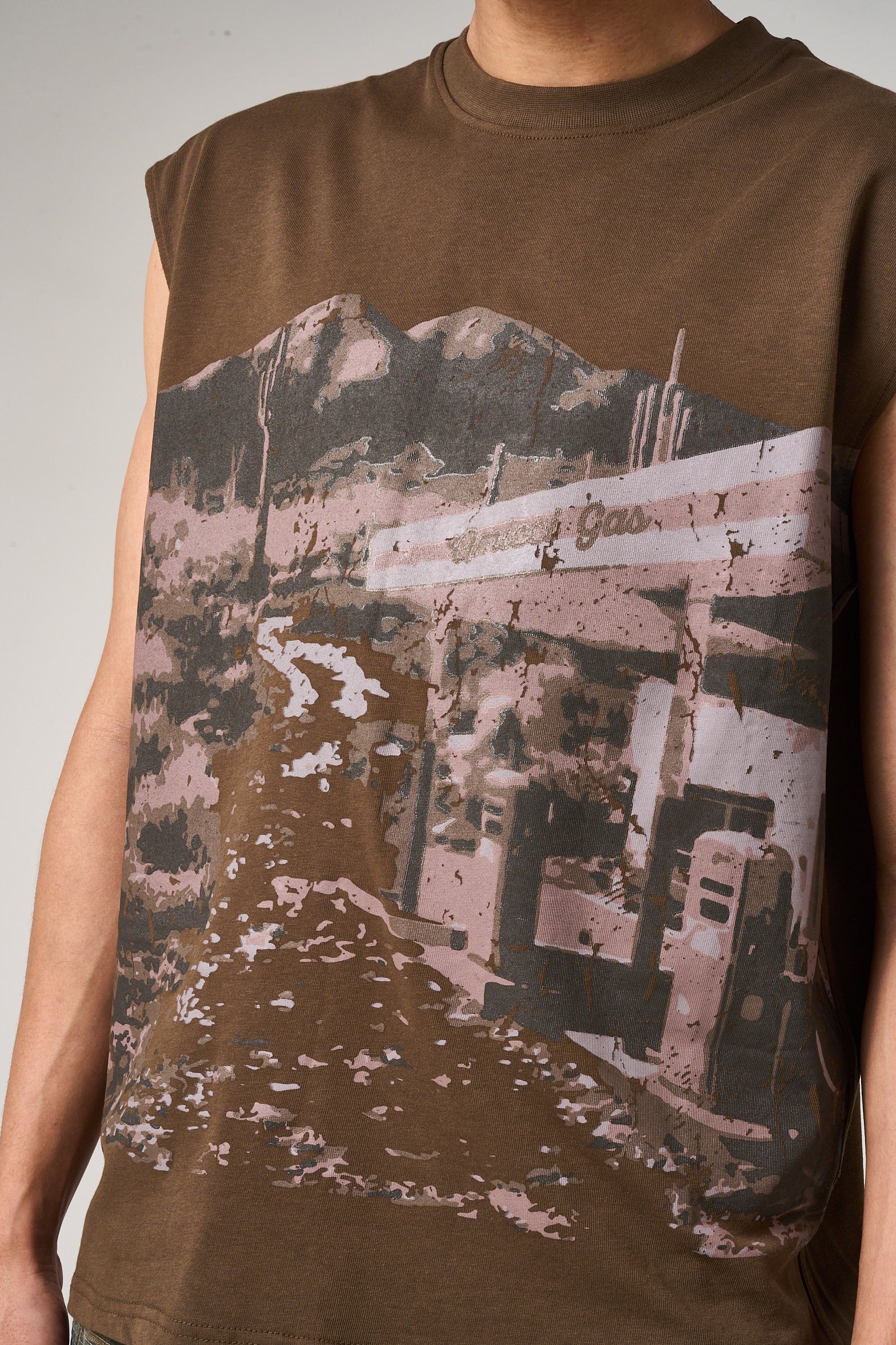 Junction Sleeveless Graphic T - Image 4