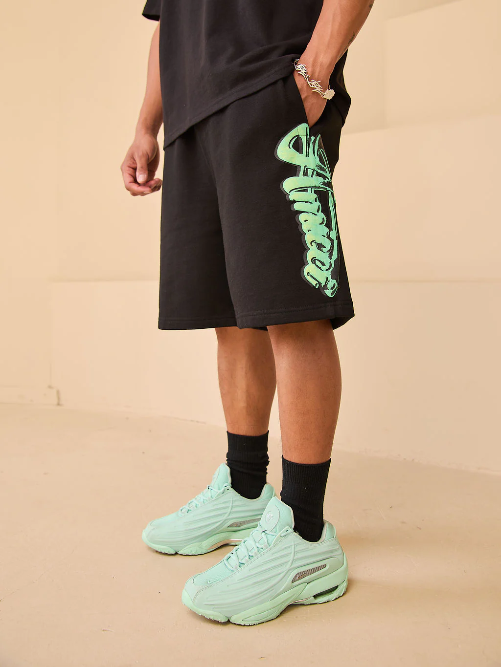 Verdent Graphic Short Black - Image 4